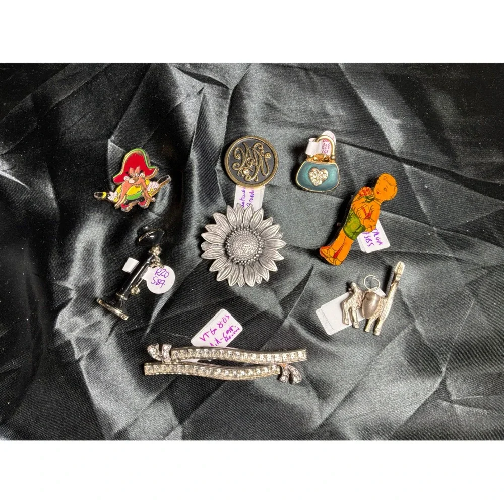Vintage Estate Brooch Pin Lot of 8 Warner Bros Yosemite Sam Rhinestone Reseller